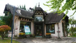 Lake Kawaguchiko Music and Forest Museum Svg+xml,%3Csvg%20xmlns%3D%22http%3A%2F%2Fwww.w3