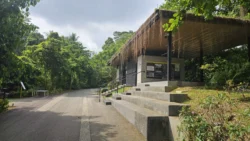 Rail Mall 9 mile phatform