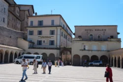 Assisi basilica di san francesco in assisi (umbria) dslr (1)