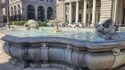 Column of Marcus Aurelius fontana in piazza colonna (2)